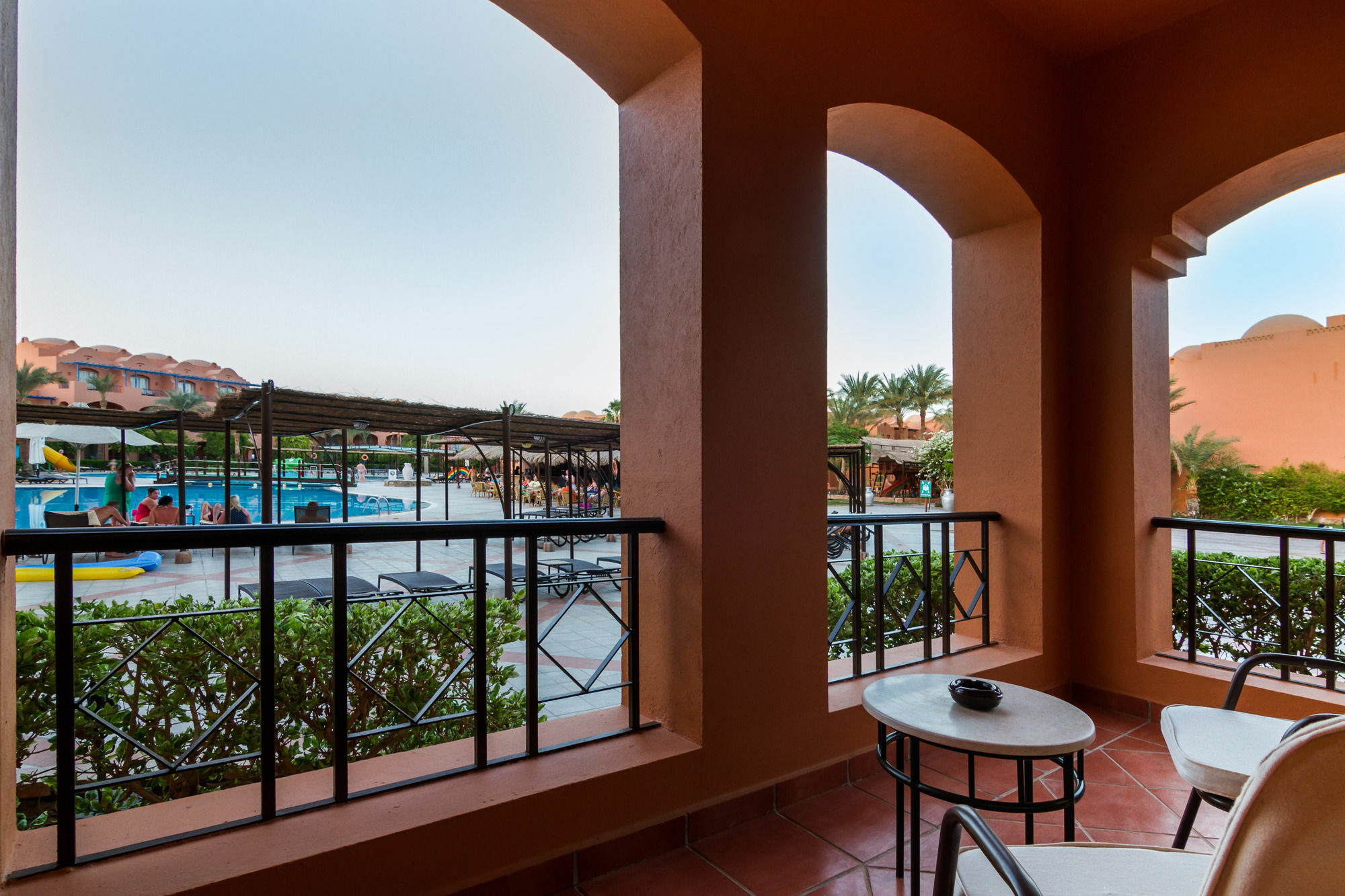 Отель Jaz Makadi Oasis Club Экстерьер фото